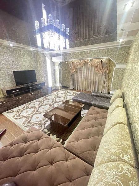 Рядом есть: Больница, поликлиника, Школа, Детская площадка, 